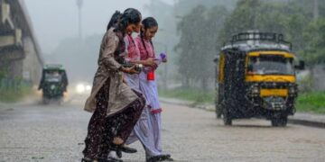 UP Weather Update:बरसात थमी, उमस और गरमी से लोग बेहाल जानिए कब मिलेगी इससे राहत