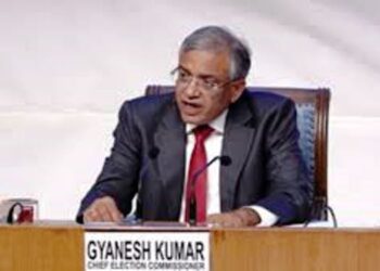 वोट चोरी के आरोप पर चुनाव आयोग का पलटवार, ‘हमारे लिए ना कोई पक्ष और ना ही विपक्ष हम हैं सब समकक्ष’