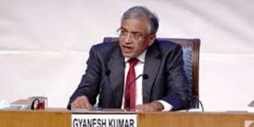 वोट चोरी के आरोप पर चुनाव आयोग का पलटवार, ‘हमारे लिए ना कोई पक्ष और ना ही विपक्ष हम हैं सब समकक्ष’