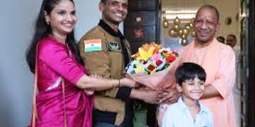 पत्नी और बेटे के साथ सीएम योगी आदित्यनाथ से मिले शुभांशु शुक्ला, क्या है Axiom4 मिशन, जिसका गगनयात्री ने किया खुलासा