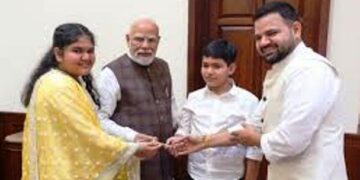 बृजभूषण शरण सिंह की फैमिली से मिले PM मोदी, करण के बेटे को गिफ्ट देकर पूर्व सांसद के पास भिजवाया ये संदेश