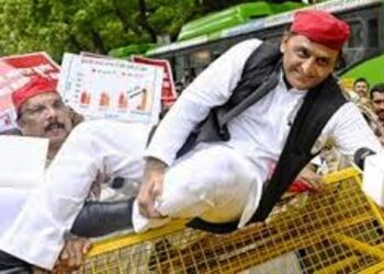 अखिलेश यादव की सियासी छलांग देख मुस्कराए शिवपाल, कहा, ‘टीपू शाबाश तुम ही होगे यूपी के अगले बॉस’