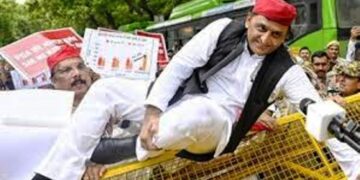 अखिलेश यादव की सियासी छलांग देख मुस्कराए शिवपाल, कहा, ‘टीपू शाबाश तुम ही होगे यूपी के अगले बॉस’