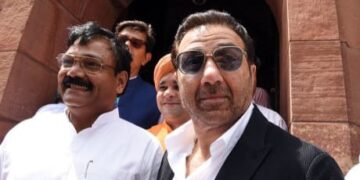 Sunny Deol: कौन से बॉलीवुड एक्टर को सरकार से पेंशन के साथ क्यों मिलती हैं VIP सहूलियतें