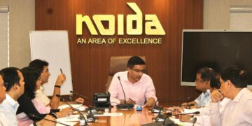 नोएडा प्राधिकरण में सीईओ डॉ. लोकेश एम. की अहम बैठक, विकास कार्यों पर दिए निर्देश