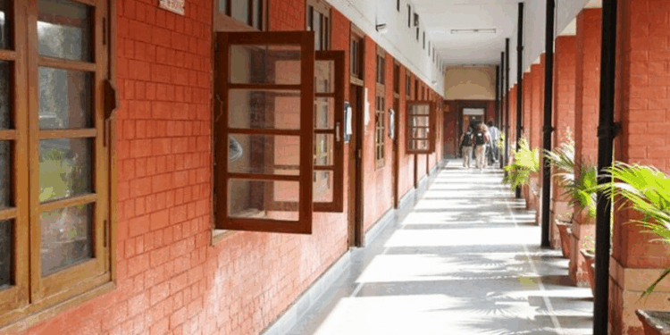 Delhi 20 college threat