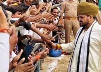 ABVP के पक्ष में उतरे पूर्व सांसद ब्रजभूषण शरण सिंह, यूपी के मंत्री ओमप्रकाश राजभर को बताया हल्का आदमी