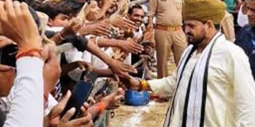 ABVP के पक्ष में उतरे पूर्व सांसद ब्रजभूषण शरण सिंह, यूपी के मंत्री ओमप्रकाश राजभर को बताया हल्का आदमी