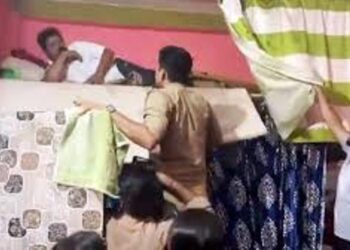 काम नहीं आई सपा नेता की ‘छुपम-छुपाई’, टांड पर चढ़ा, गद्दे के पीछे छिपा, फिर भी पकड़ा गया अखिलेश का करीबी