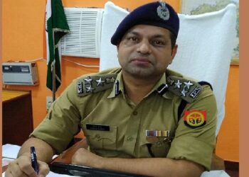 Agra News: किसने धीरेंद्र शास्त्री का ही निकाल दिया पर्चा, धर्मसभा हुई निरस्त,कौन है दीपक कुमार और क्यूं है चर्चा में,