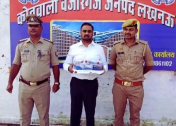 Fake IAS Officer: राजधानी में बड़ा फर्जीवाड़ा हुआ बेनकाब, कई राज्यों में फैला था नेटवर्क, लग्जरी गाड़ियां और नकली दस्तावेज बरामद