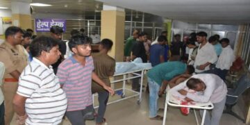 Prayagraj Road Accident update: प्रयागराज सड़क हादसे में चार दोस्तों की मौत, हादसे के बाद से गुमनाम वाहन की तलाश जारी