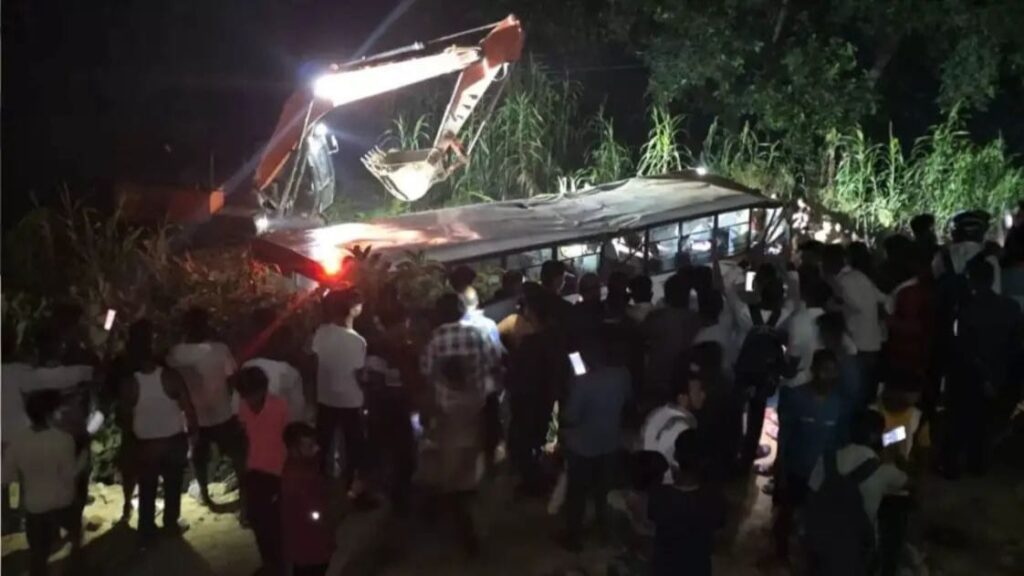 Lucknow Road Accident 2025