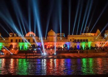 Ayodhya Deepotsav 2025: राम नगरी में जगमगाहट की तैयारियाँ शुरू, घाटों पर जगमगाएंगे लाखों दीप किसको सुंदर और व्यवस्थित बनाने को स्वयंसेवक जुटे