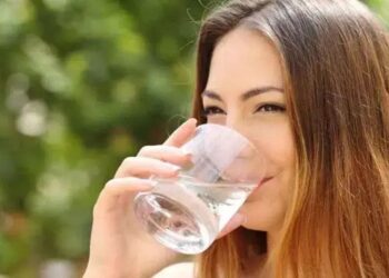 Benefits of Drinking Water: शरीर के लिए पानी क्यों है ज़रूरी जानिए इसको पीने का सही तरीका और फायदे