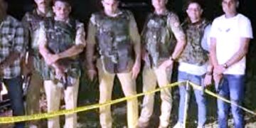 Firozabad News : पुलिस एनकाउंटर में मारा गया नरेश पंडित, ASP अनुज चौधरी के बुलेट प्रूफ जैकेट में धंसी गोली