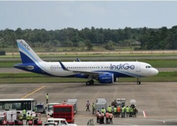 Emergency Landing :Indigo की वाराणसी में क्यों हुई इमरजेंसी लैंडिंग, बड़ा हादसा टला सभी यात्री सुरक्षित