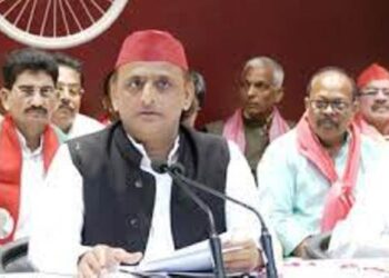 अखिलेश यादव ने बता दिया अखिलेश दुबे का क्यों नहीं हुआ एनकाउंटर, गाय का सांड से रिश्ते का भी खोला गठजोड