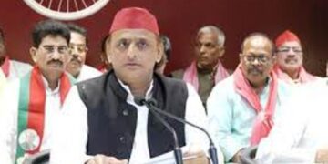 अखिलेश यादव ने बता दिया अखिलेश दुबे का क्यों नहीं हुआ एनकाउंटर, गाय का सांड से रिश्ते का भी खोला गठजोड