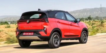 Tata Nexon: त्योहारों की मांग और कई इंजन विकल्पों से टाटा मोटर्स की किस कार ने ऐतिहासिक बिक्री कर तोड़ा रिकॉर्ड