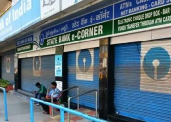 Bank Holidays: नवंबर में कितने दिन बैंक रहेंगे बंद शेयर मार्केट में भी  नहीं होगी ट्रेडिंग जानिए छुट्टियों की पूरी लिस्ट