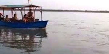 Agra News: दुर्गा मूर्ति विसर्जन के दौरान आगरा में हुआ बड़ा हादसा, उटंगन नदी में 11 लोग डूबे, दो के शव मिले