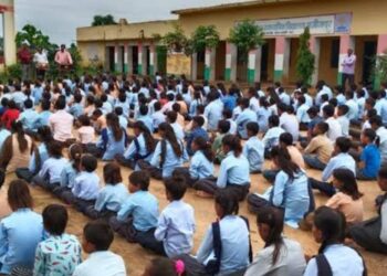 UP Schools New Timing: स्कूलों में पढ़ने वाले लाखों छात्रों और शिक्षकों के लिए नया अपडेट माध्यमिक विद्यालयों का बदल गया समय, जानिए कब से होगा लागू