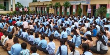 UP Schools New Timing: स्कूलों में पढ़ने वाले लाखों छात्रों और शिक्षकों के लिए नया अपडेट माध्यमिक विद्यालयों का बदल गया समय, जानिए कब से होगा लागू