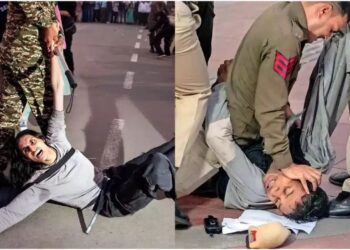 India Gate pollution protest clash