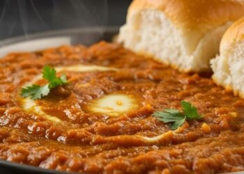 सिंपल रेसिपी से बनाएं मार्केट स्टाइल पाव-भाजी, ताज़ी सब्जियों और मक्खन से पाएं जबरदस्त स्वाद घर बैठे