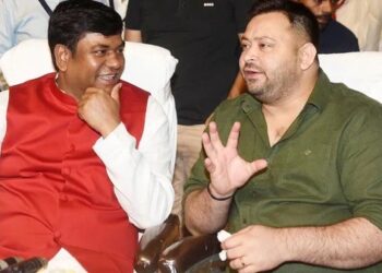 बिहार चुनाव: मुकेश सहनी ने छोड़ा भाई का साथ, RJD को दिया समर्थन