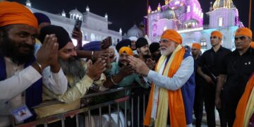 प्रधानमंत्री मोदी ने पटना साहिब गुरुद्वारे में की अरदास, मत्था टेककर लिया आशीर्वाद