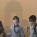 Delhi Pollution Crisis: दिल्ली की हवा फिर हुई ज़हरीली छाया घना स्मॉग, स्कूलों में बाहरी गतिविधियां बंद