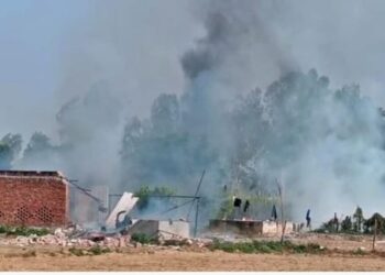 बाराबंकी में पटाखा फैक्ट्री में भयंकर विस्फोट से इलाके में मची अफरा तफरी , दो की मौत, कई लोग घायल