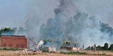 बाराबंकी में पटाखा फैक्ट्री में भयंकर विस्फोट से इलाके में मची अफरा तफरी , दो की मौत, कई लोग घायल