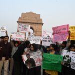 दिल्ली में जहरीली हवा पर फूटा गुस्सा: इंडिया गेट पर प्रदर्शन