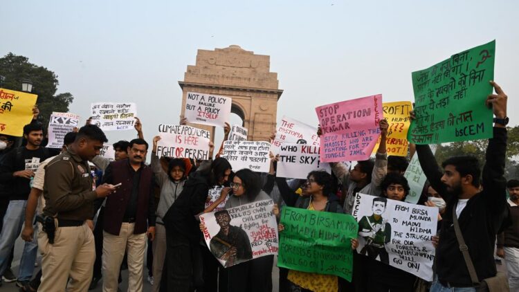 दिल्ली में जहरीली हवा पर फूटा गुस्सा: इंडिया गेट पर प्रदर्शन