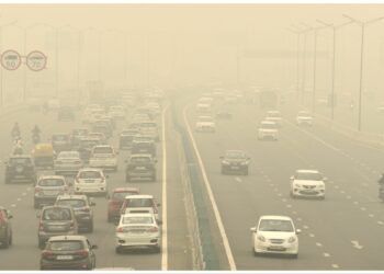 दिल्ली में प्रदूषण का कोहराम, कई इलाकों में AQI 400 के पार, नहीं मिलने वाली है राहत