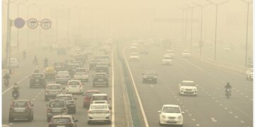 दिल्ली में प्रदूषण का कोहराम, कई इलाकों में AQI 400 के पार, नहीं मिलने वाली है राहत