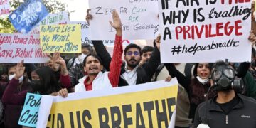 Pollution Delhi Protest