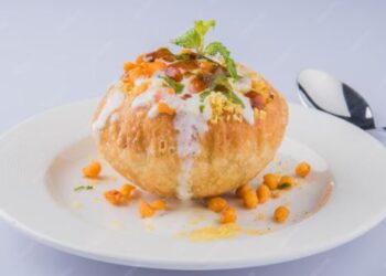 खास मौकों पर बनाएं स्वादिष्ट राज कचौड़ी, आसान रेसिपी से घर पर मिलेगी कुरकुरी चाट और मेहमान करेंगे तारीफ