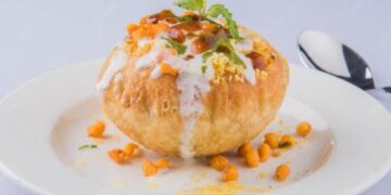 खास मौकों पर बनाएं स्वादिष्ट राज कचौड़ी, आसान रेसिपी से घर पर मिलेगी कुरकुरी चाट और मेहमान करेंगे तारीफ