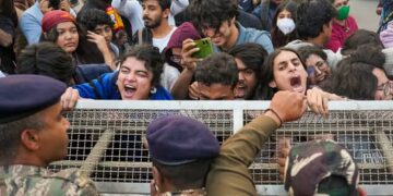 इंडिया गेट पर प्रदूषण के खिलाफ प्रदर्शन