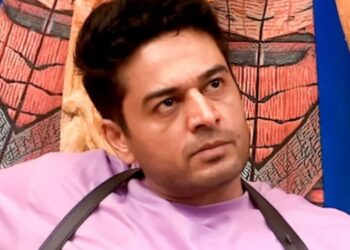 Bigg Boss 19 में बढ़ा बवाल! तान्या और फरहाना पर भड़के गौरव खन्ना, बोले– “मैं हूँ टीवी का सुपरस्टार”