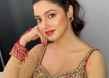 Savi vs Jigra विवाद में बड़ा खुलासा, दिव्या खोसला ने मुकेश भट्ट संग फोन कॉल लीक कर कहा— अब इंडस्ट्री माफिया को बेनकाब करने का समय आ गया