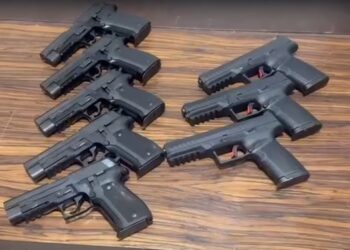 दिल्ली में पकड़ा गया पाकिस्तान से आए हथियारों का जखीरा, लॉरेंस-बमबीहा गैंग तक पहुंचनी थी सप्लाई﻿