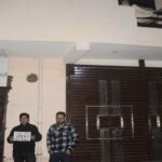 शाहिद का मकान खरीदना बना विवाद  विरोध में मोहल्ले ने लगाए ‘घर बिकाऊ’ पोस्टर; पुलिस ने मकान किया सील 