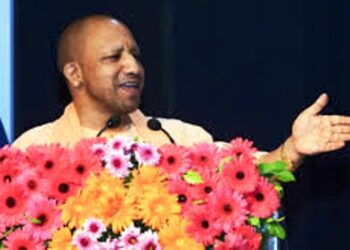 गोरखपुर में गरजे सीएम योगी आदित्यनाथ, ‘पहले कुटाई फिर इनकी कमर तोड़कर की सीधी’