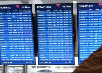 Shutdown Air Travel: अमरीकन एयर ट्रैफिक कंट्रोलर्स की कमी से बढ़ी यात्रियों की परेशानी, 2,000 से ज्यादा उड़ानें रद्द