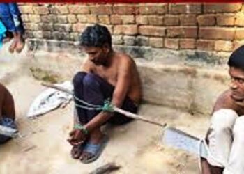 यूपी के इस गांव की अनोखी प्रथा, विदाई के वक्त दूल्हे के माता-पिता और भाईयों को कुछ ऐसे दी गई ‘थर्ड डिग्री’ की सजा